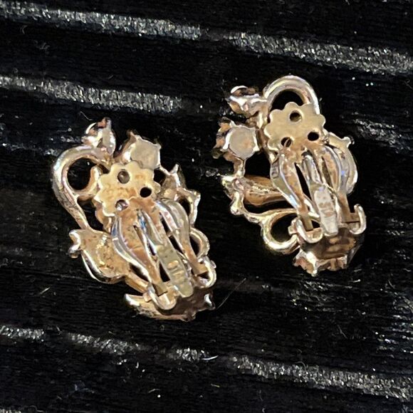 Vtg MCM STAR Brand Elegant Purple AB Crystals Leaf & Vine Clip-on Earrings - Picture 4 of 7